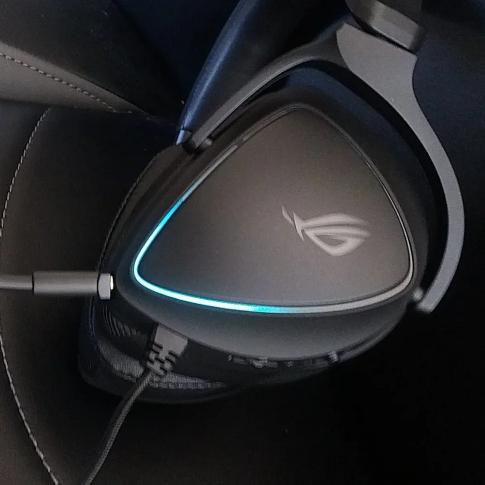 ASUS ROG DELTA S Gaming Headset with USB -C and Ai powered microphone